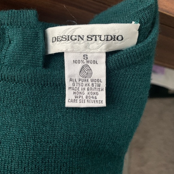 Macy’s Design Studio Hunter Green 100% Pure Wool Crewneck Sweater Size S - Picture 3 of 6